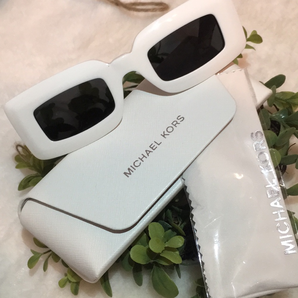 🖤MICHAEL KORS®Absolutely FIERCE White🖤